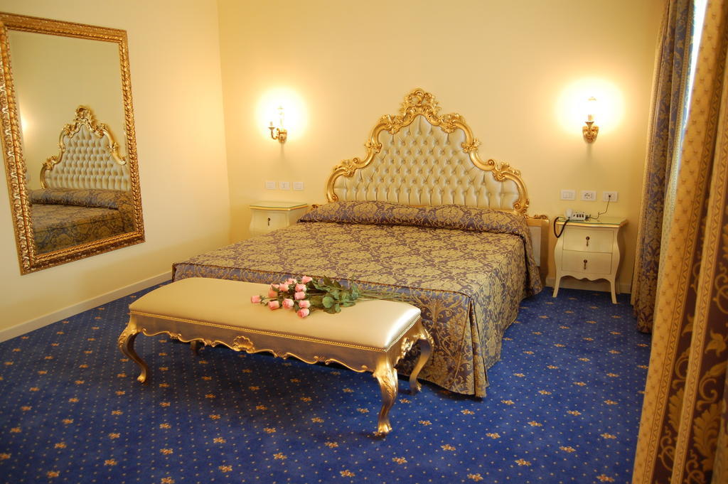 Hotel Motel Gold Calcinate Room photo