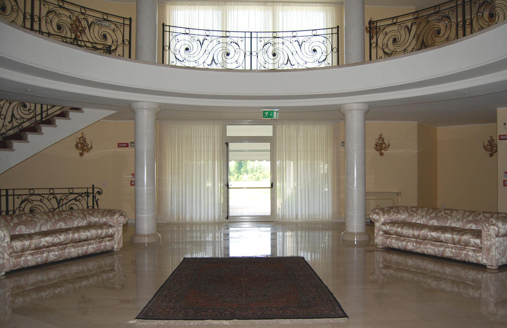 Hotel Motel Gold Calcinate Exterior photo