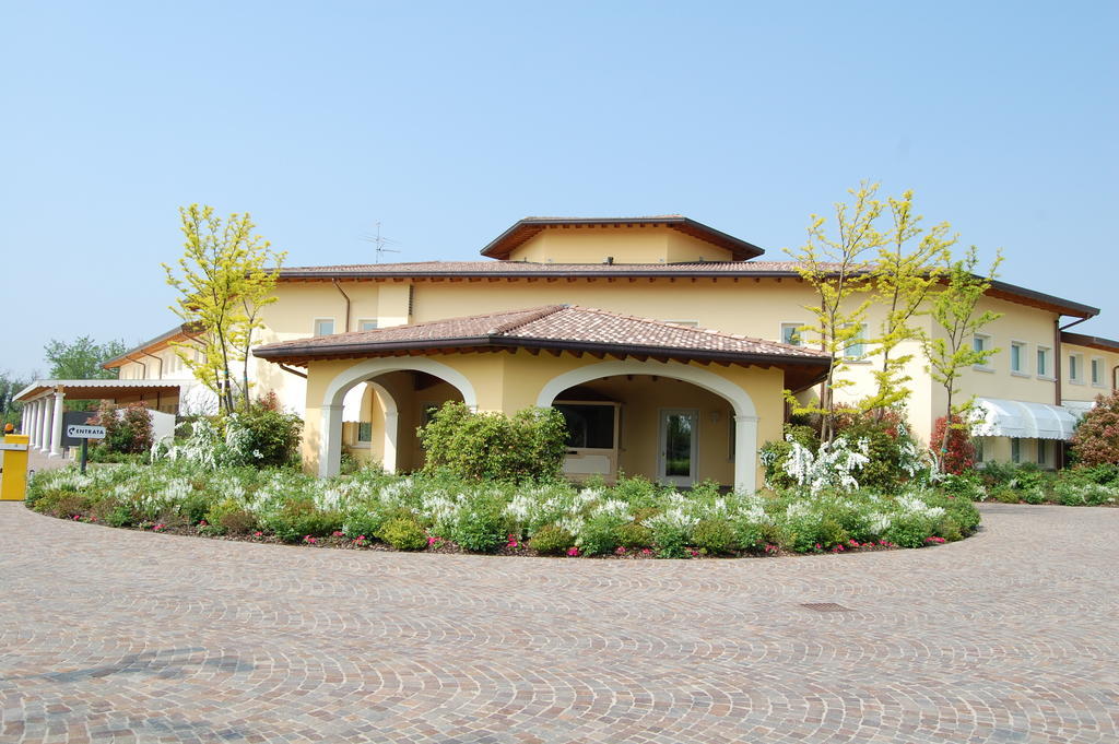 Hotel Motel Gold Calcinate Exterior photo
