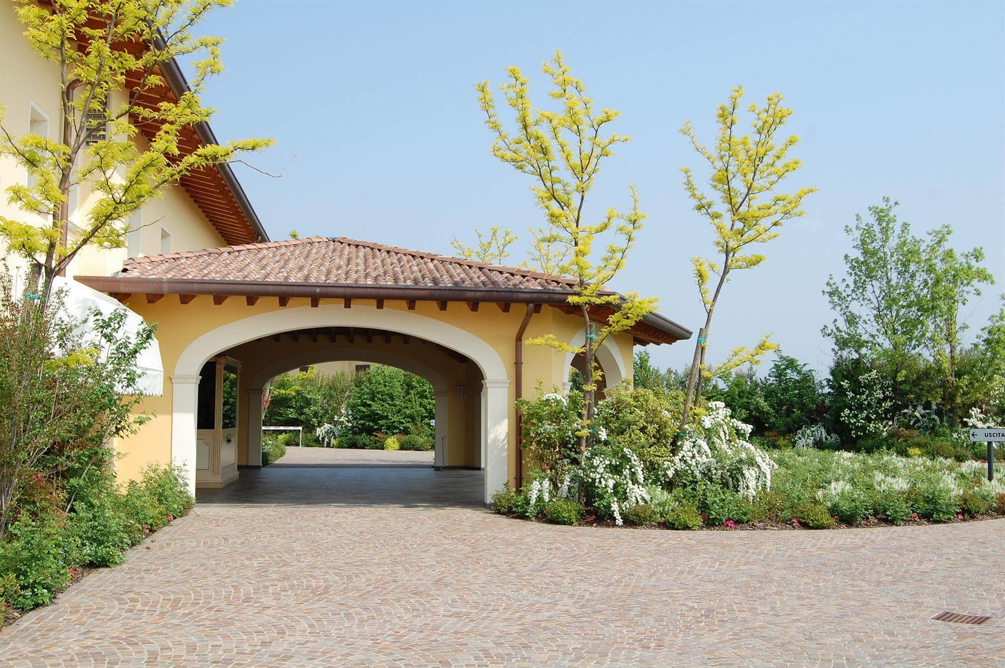 Hotel Motel Gold Calcinate Exterior photo