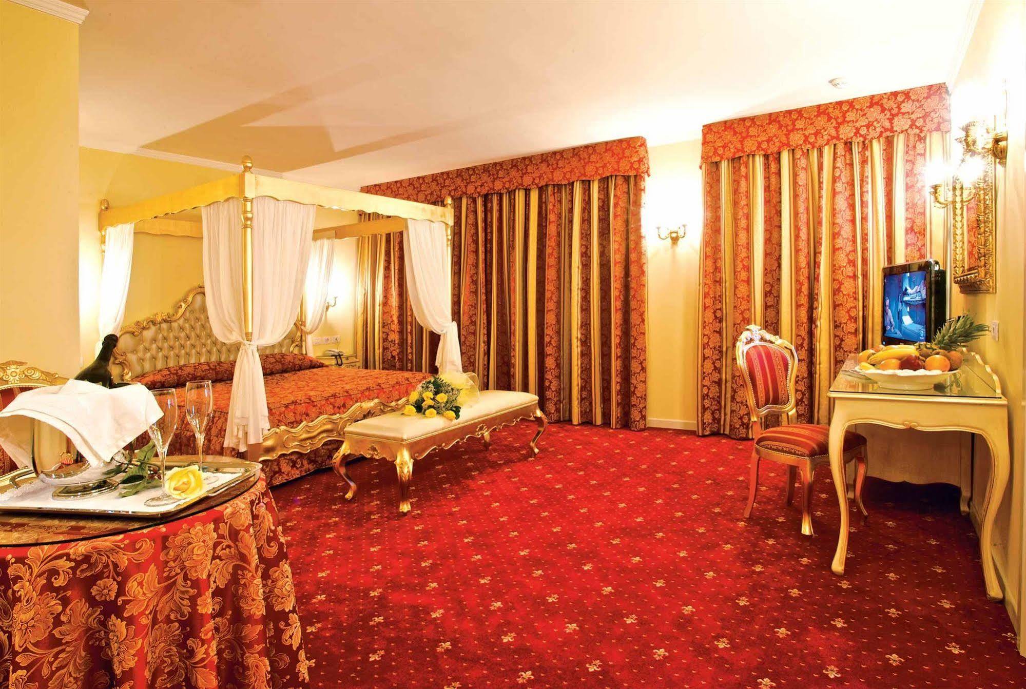 Hotel Motel Gold Calcinate Exterior photo