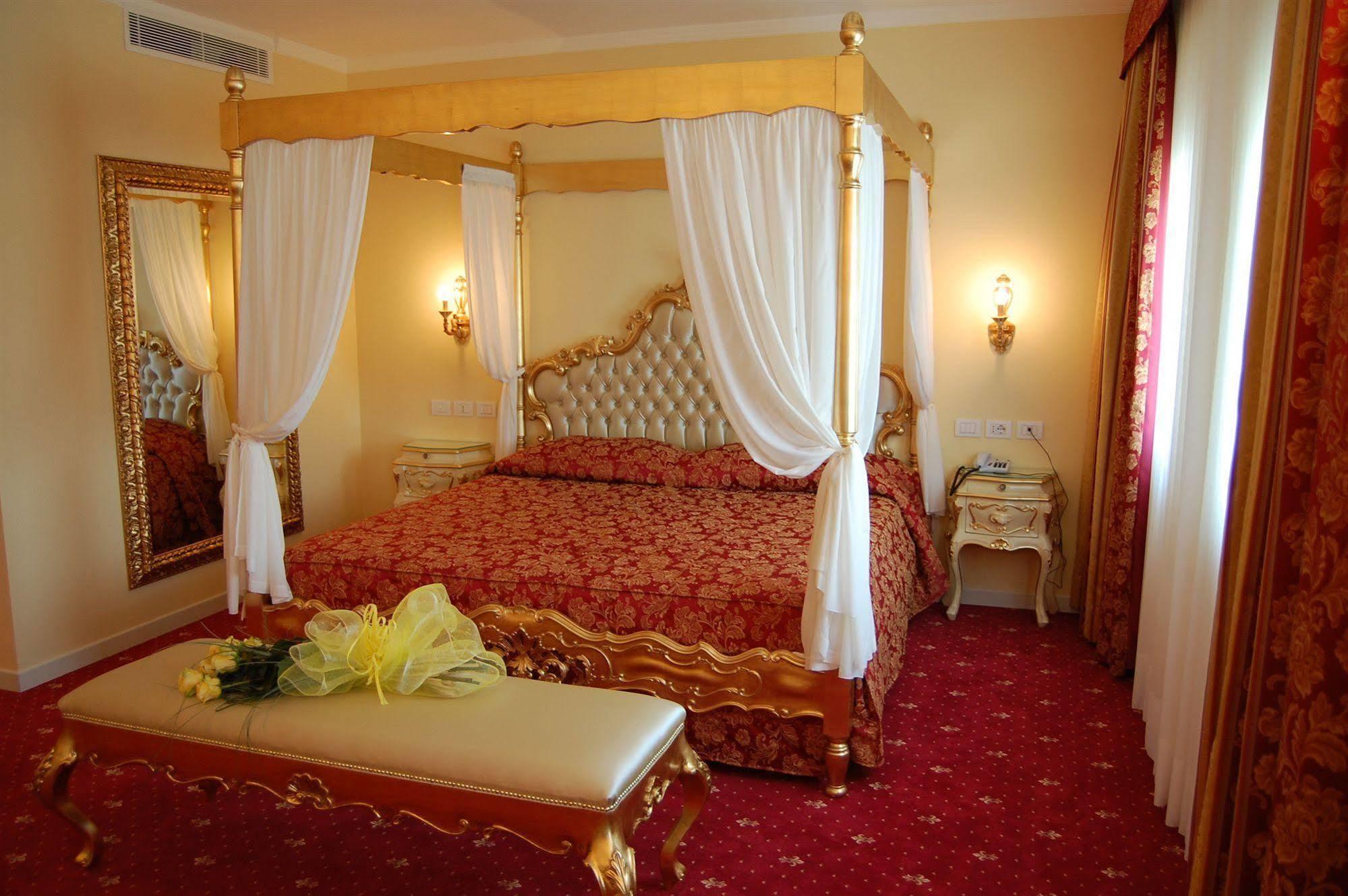 Hotel Motel Gold Calcinate Exterior photo