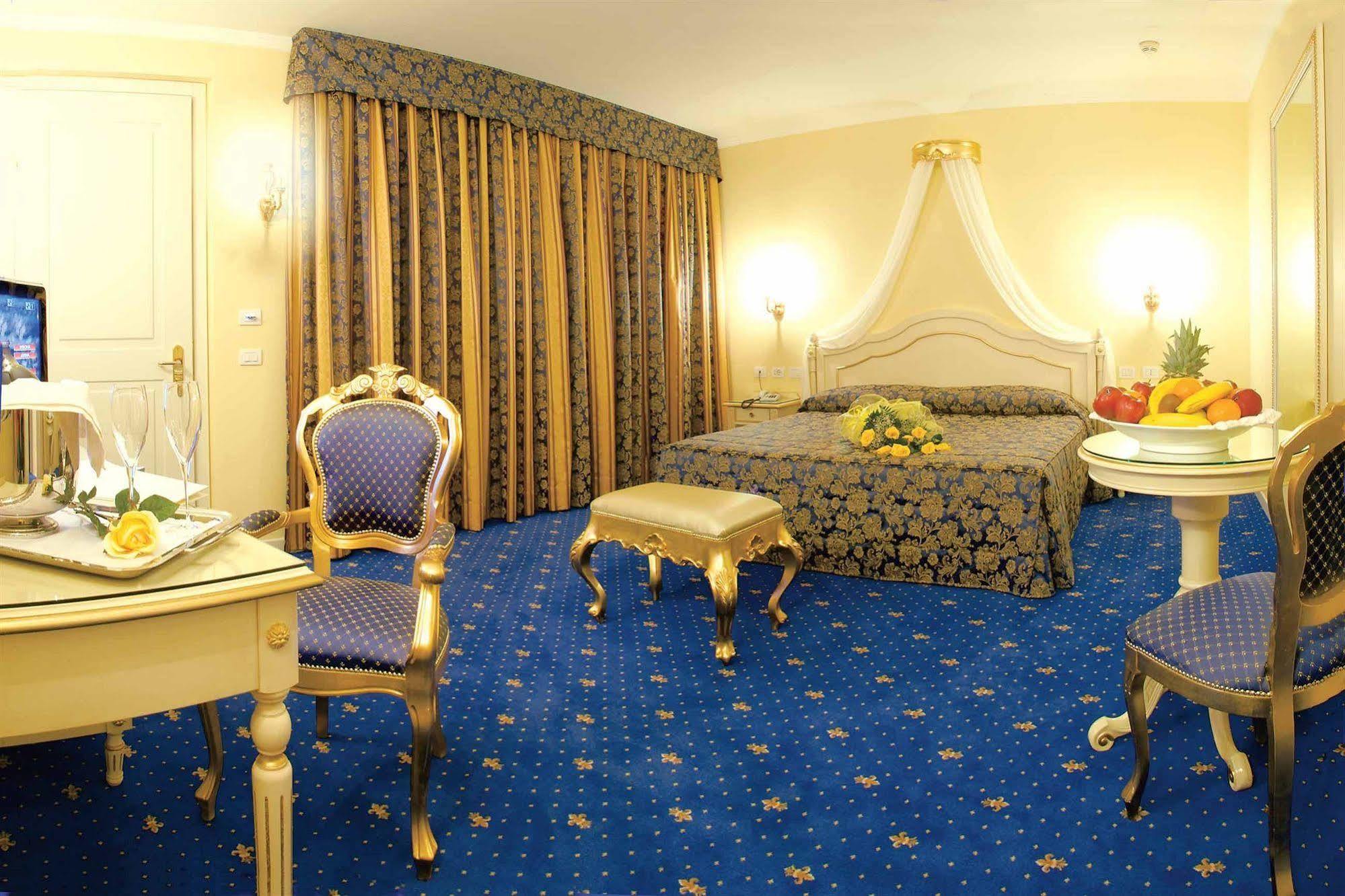 Hotel Motel Gold Calcinate Exterior photo