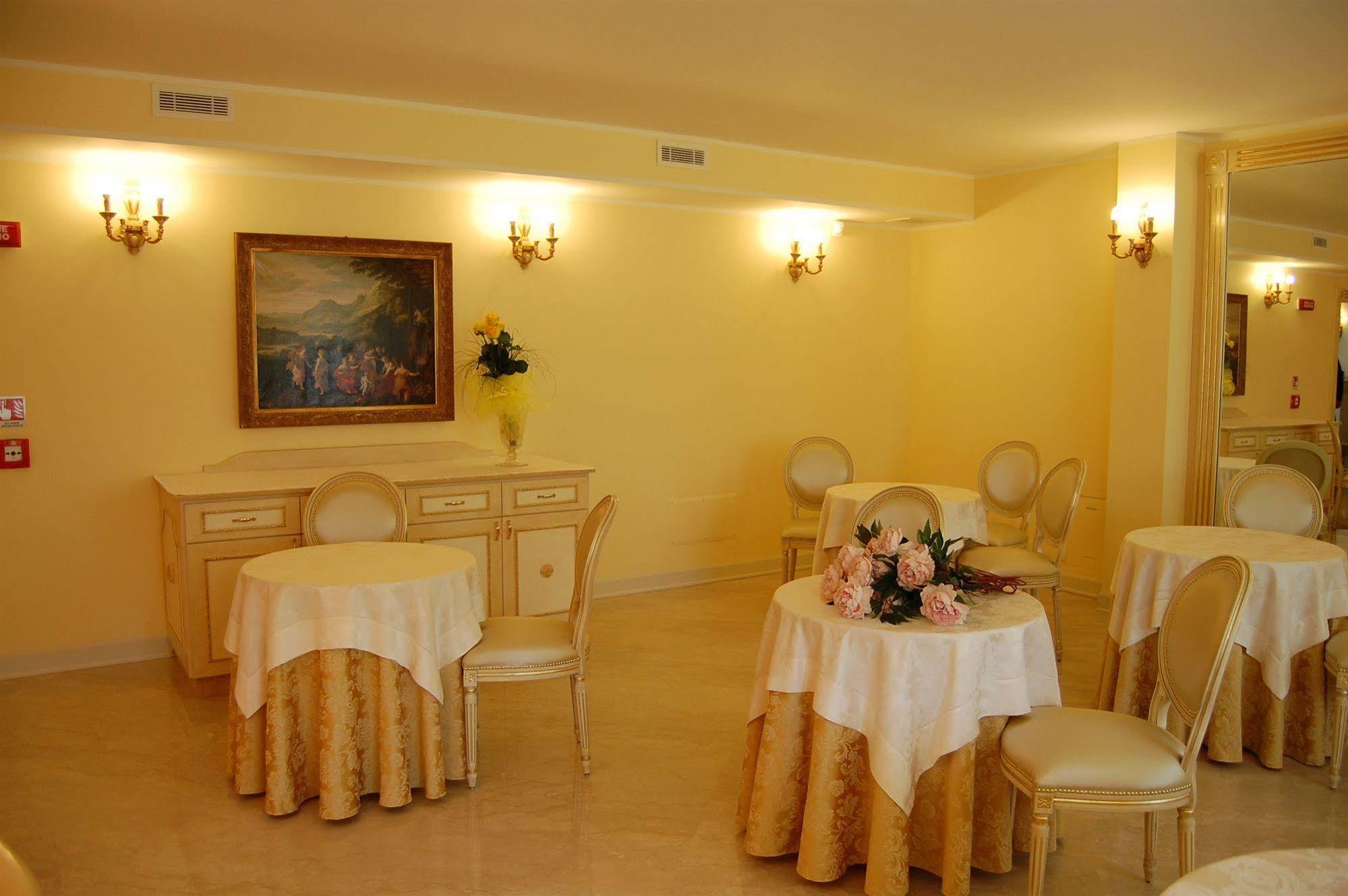 Hotel Motel Gold Calcinate Exterior photo
