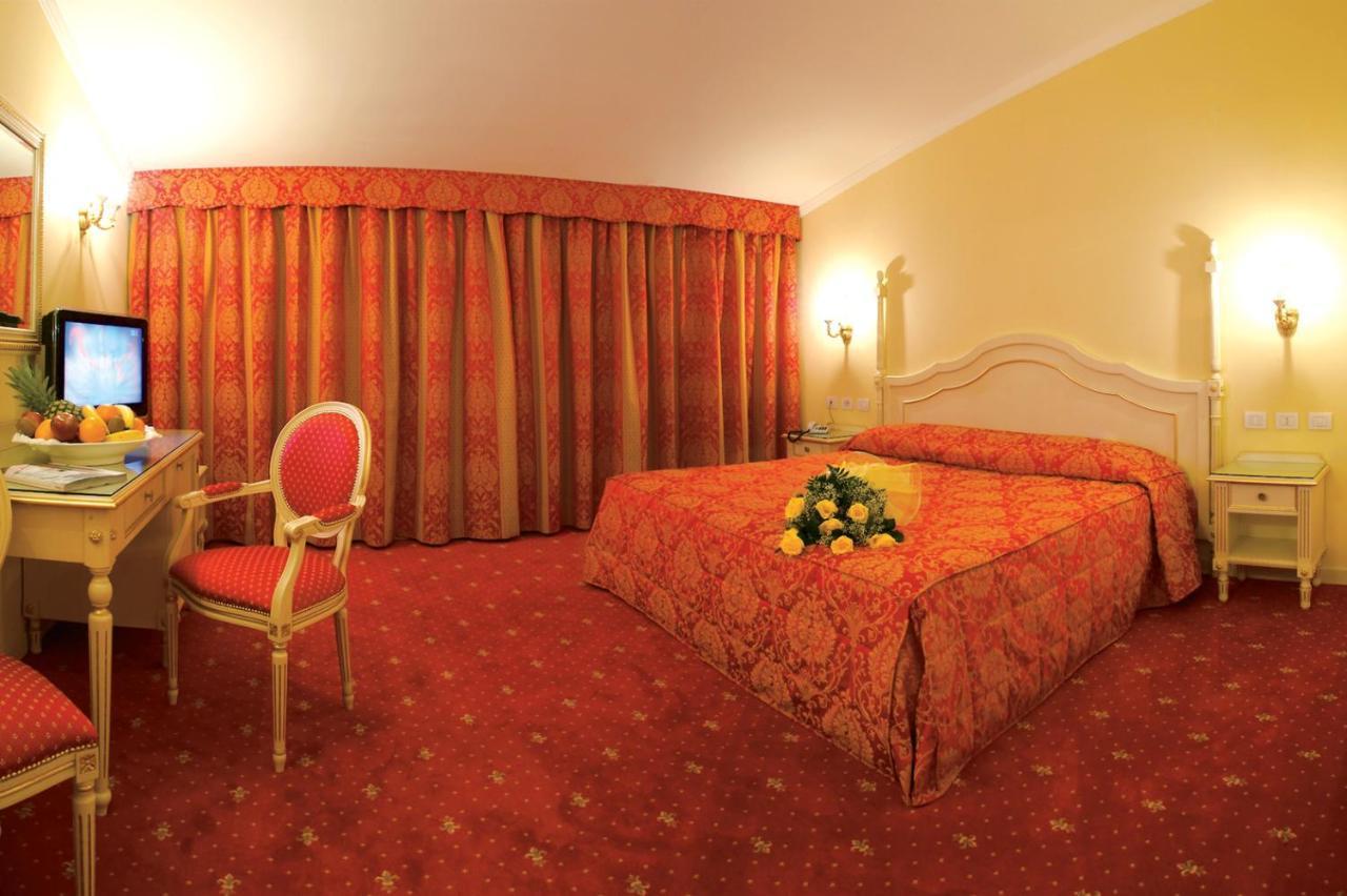 Hotel Motel Gold Calcinate Exterior photo
